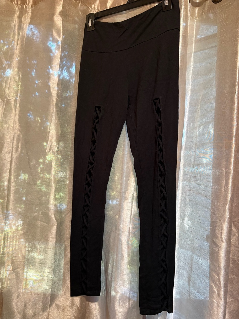 Crisscross Leggings Medium